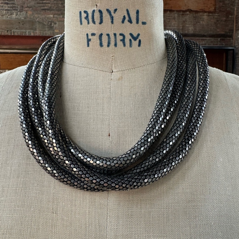 Metal necklace